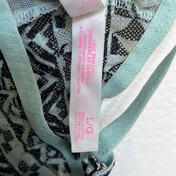 Pink by Victoria’s Secret Tribal Large Lace Bralette green and black - Picture 5 of 5